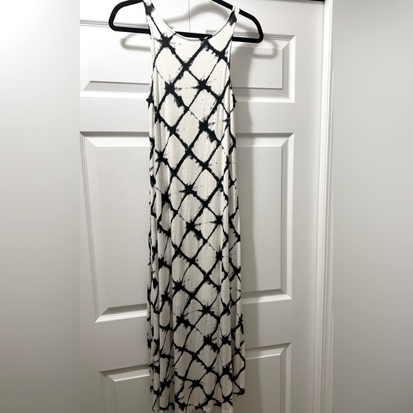 High Low Dress - Picture 2 of 4